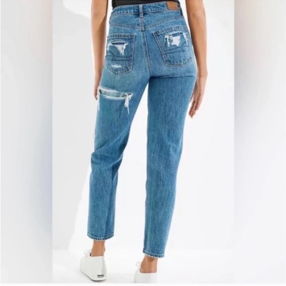 AMERICAN EAGLE NWT High Rise Distressed Plaid Patch Mom Jeans 8 - Picture 3 of 13